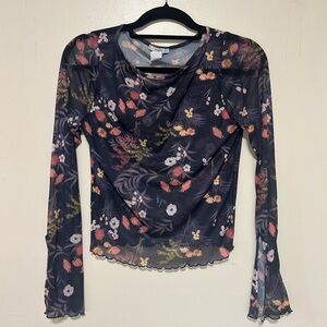 Bell sleeve mesh flower shirt